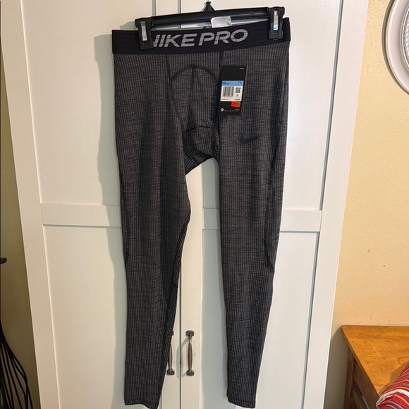 Nike Pro Black Leggings - Picture 1 of 4